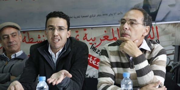 L'historien Maâti Monjib avec le journaliste marocain, Hicham Mansouri, lors d'une conférence de presse à Rabat en 2016